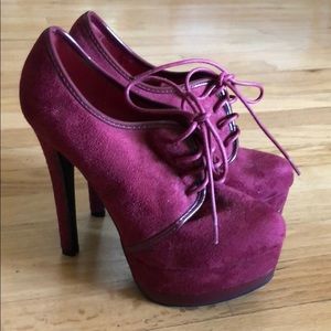 Maroon heels size 7